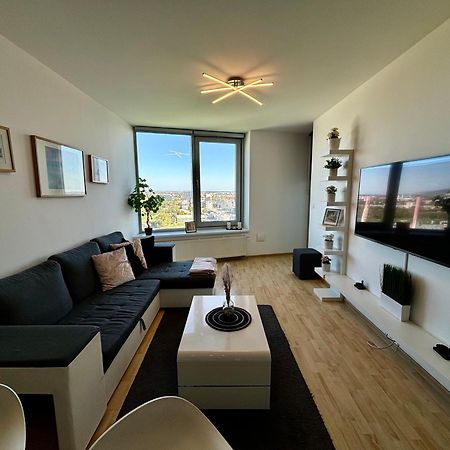 Three Towers With Beautiful View And Parking! Daire Bratislava Dış mekan fotoğraf