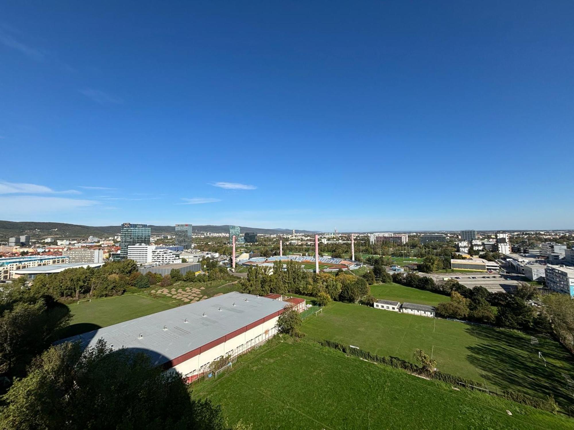 Three Towers With Beautiful View And Parking! Daire Bratislava Dış mekan fotoğraf